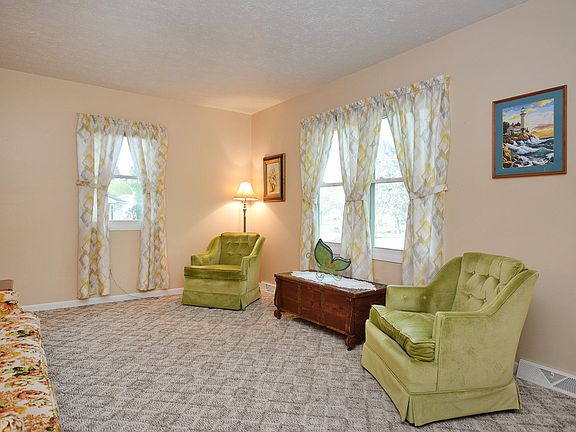 4th image of 6890 Woodhills Dr NE