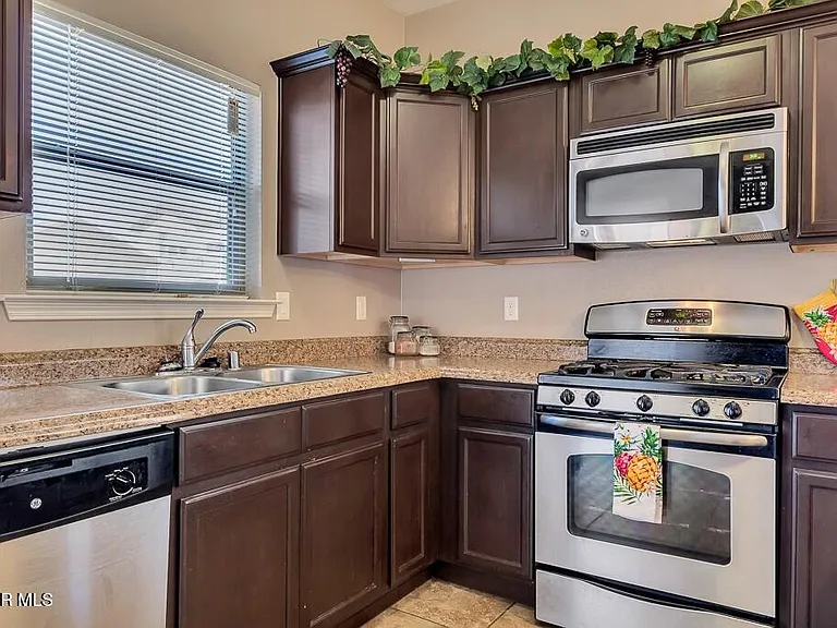 12921 Hueco Cave Dr — Photo 14