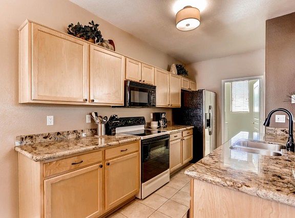 4th image of 15221 N Clubgate Dr Unit 2129