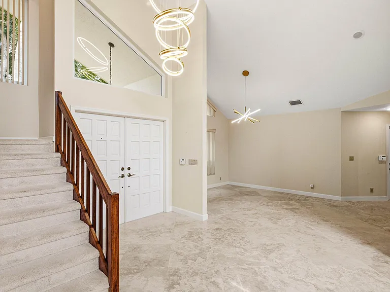 4720 NW 28th Ave — Photo 11