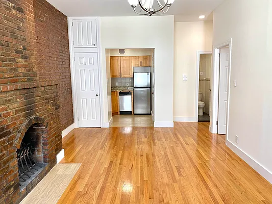 Rented by Harris Philip NYC | media 8