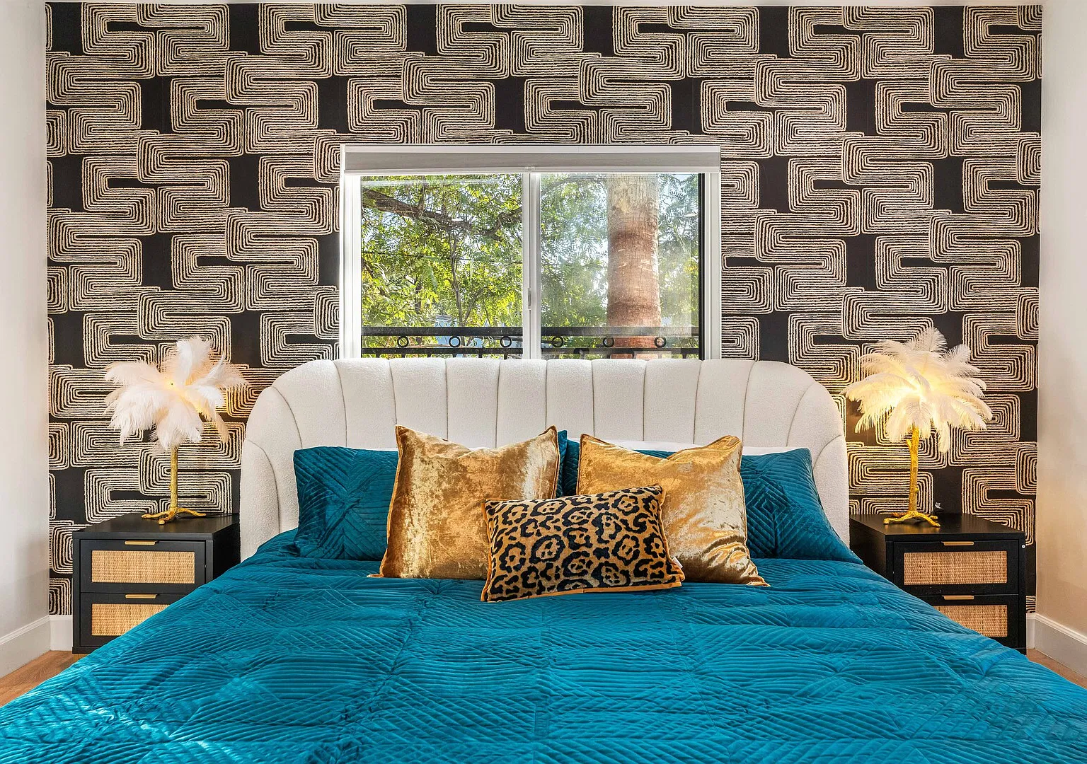 Hollywood Hideaway — Photo 3