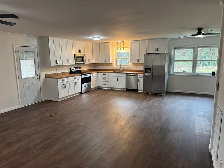 6878 Sifford Rd — Photo 2