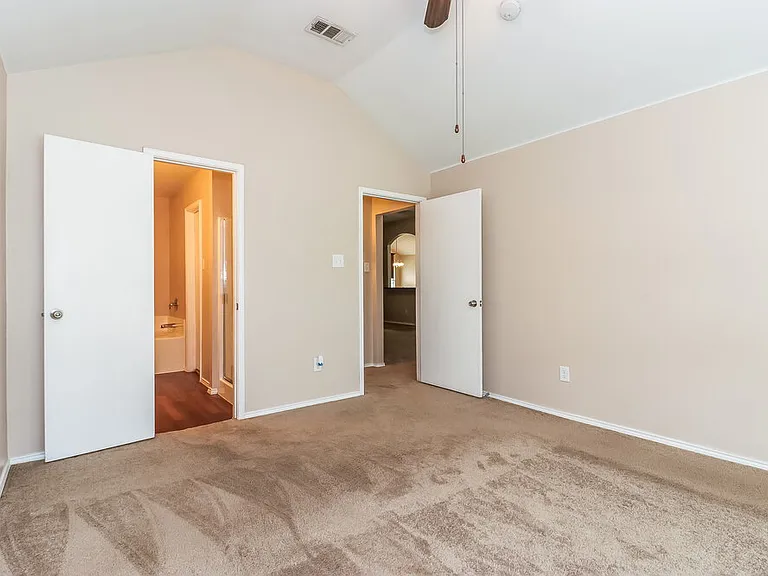 1206 Augustin Dr — Photo 9