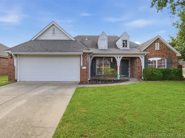 903 N Redbud St, Jenks, OK 74037