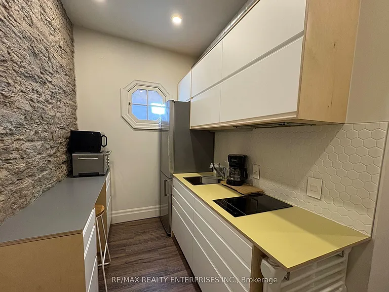 156 James St S #3 — Photo 14