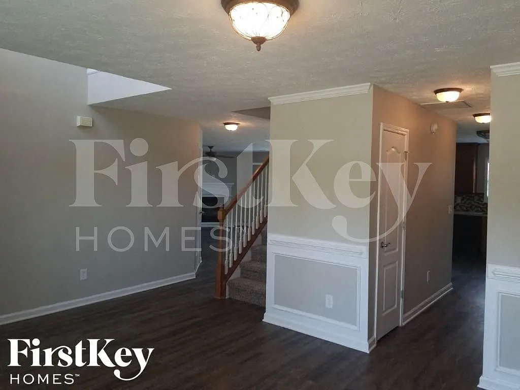 4 bed, 2.5 bath, 2276 sqft, $2,665 — Photo 3