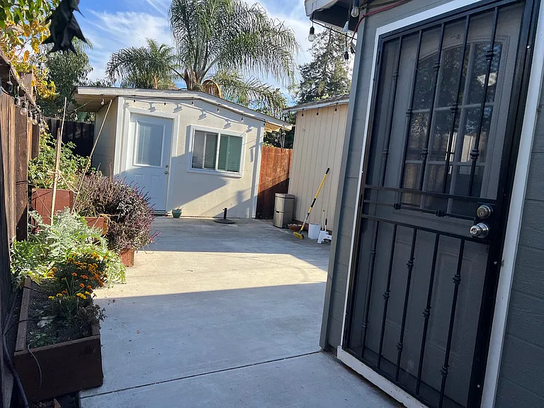 Windermere Ave — Photo 4