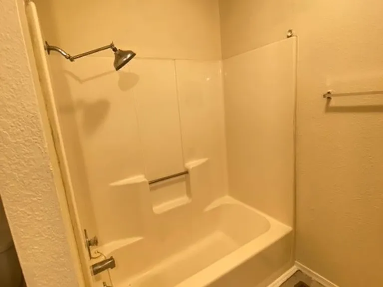 1437 N Wabash Ave — Photo 9