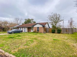 5015 Briarbrook Dr, Dickinson, TX 77539