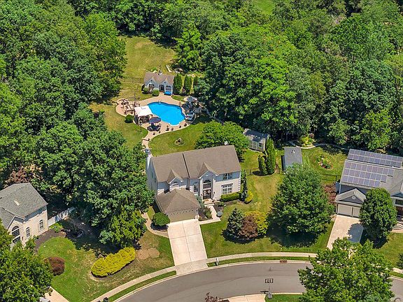 3rd image of 1832 Teaberry Ave