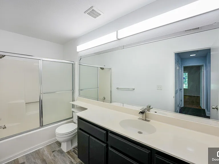 1504 Chelsea — Photo 14