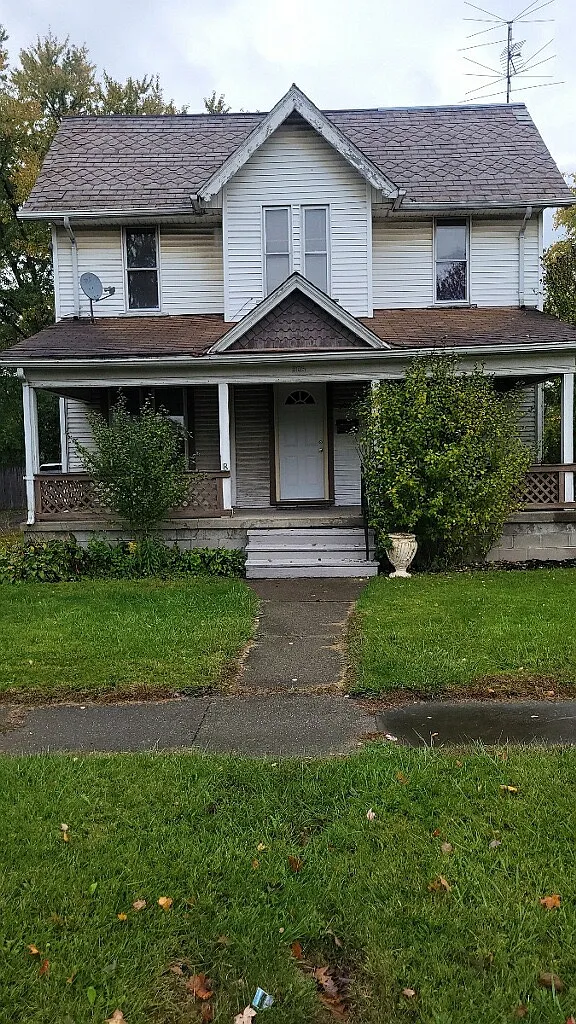 306 Chestnut Ave NE photo 1