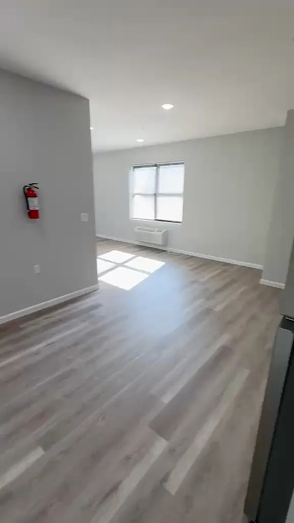 2 bed, 750 sqft, $2,209 — Photo 2