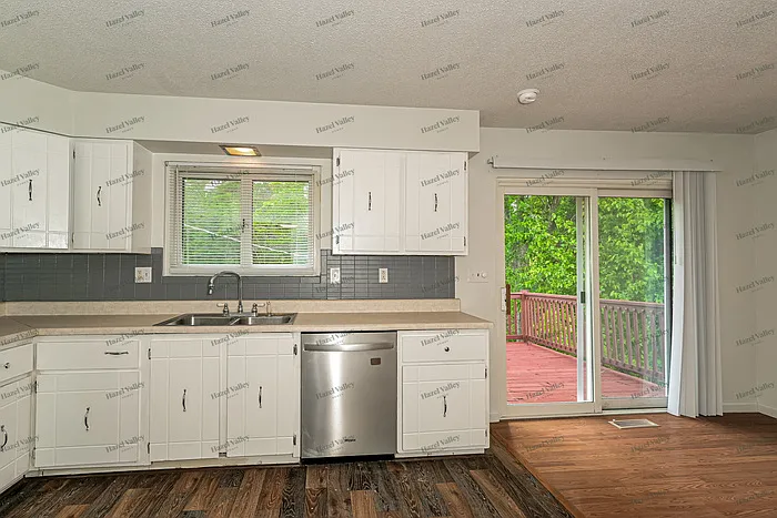2767 Tiara Dr — Photo 7