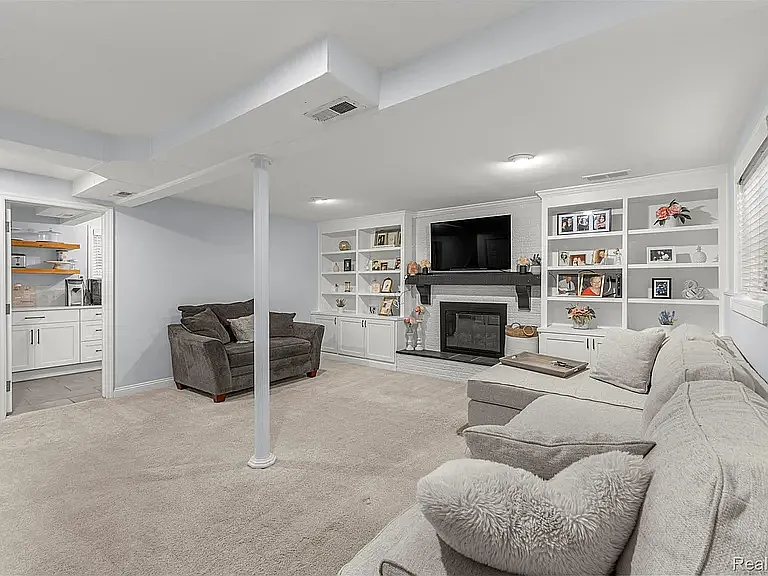 520 Byron St — Photo 34