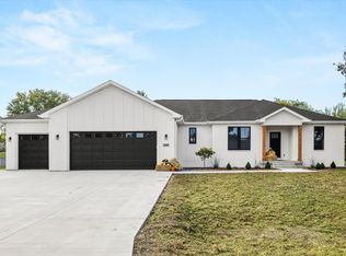 2401 Indian Grass Rd, Morris, IL 60450