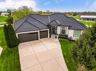 517 SE Snaffle Bit Ct, Lees Summit, MO 64082