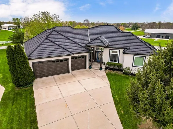 517 SE Snaffle Bit Ct, Lees Summit, MO 64082