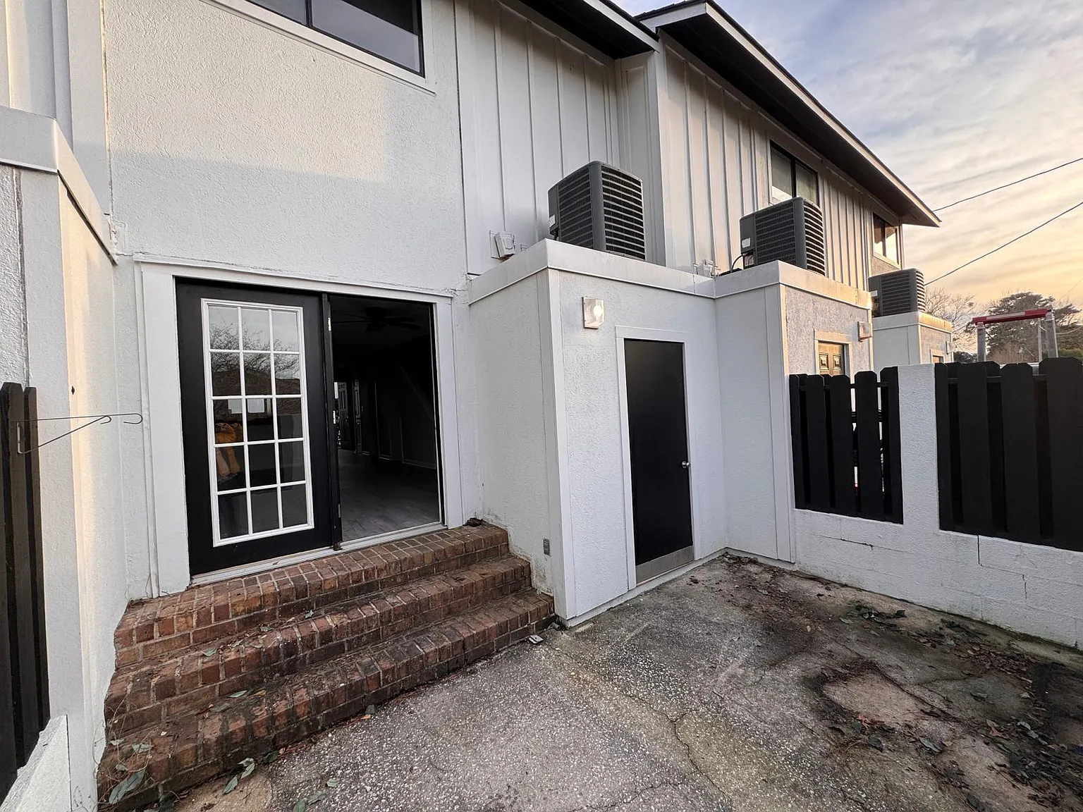 2 bed, 1.5 bath, $1,500 — Photo 2