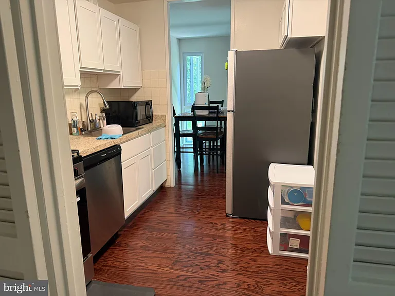7260 Donnell Pl — Photo 6