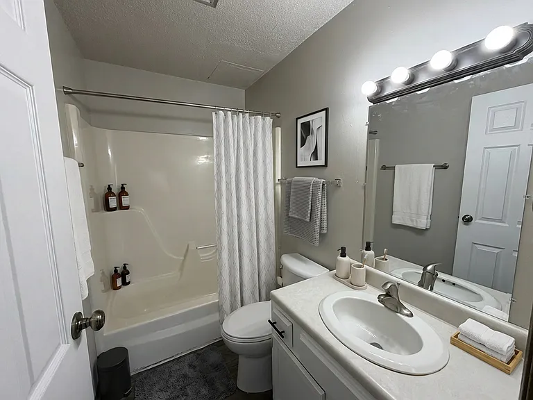 Dakota Apartments LLC — Photo 35