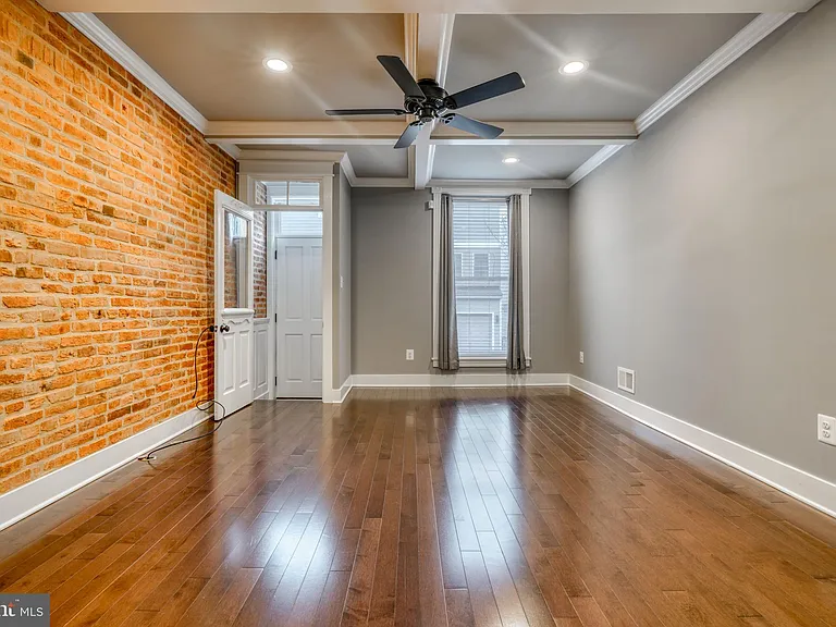 939 S Baylis St — Photo 11