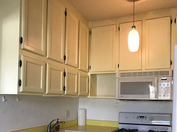 4th image of 2326 N Lincoln Park W APT 4D