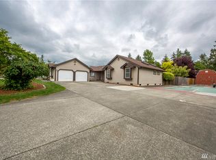 4916 N Vista Dr E, Bonney Lake, WA 98391