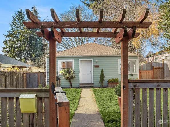 8137 34th Avenue SW, Seattle, WA 98126