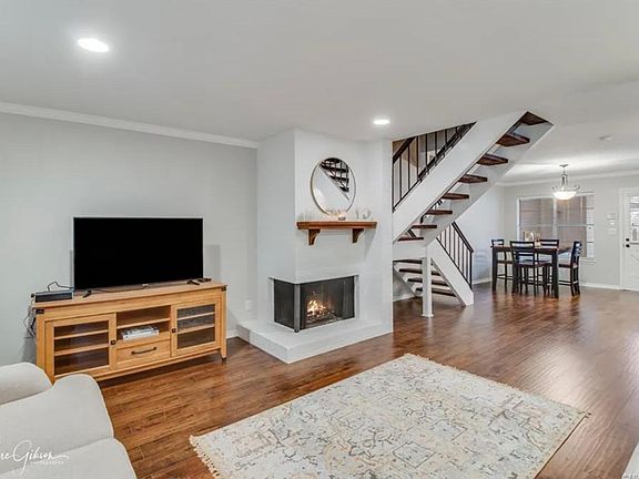 2nd image of 10022 Stratmore Cir