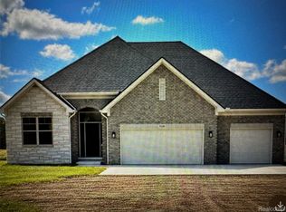 7110 Dryden Rd, Almont, MI 48003