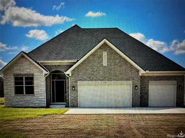 7110 Dryden Rd, Almont, MI 48003