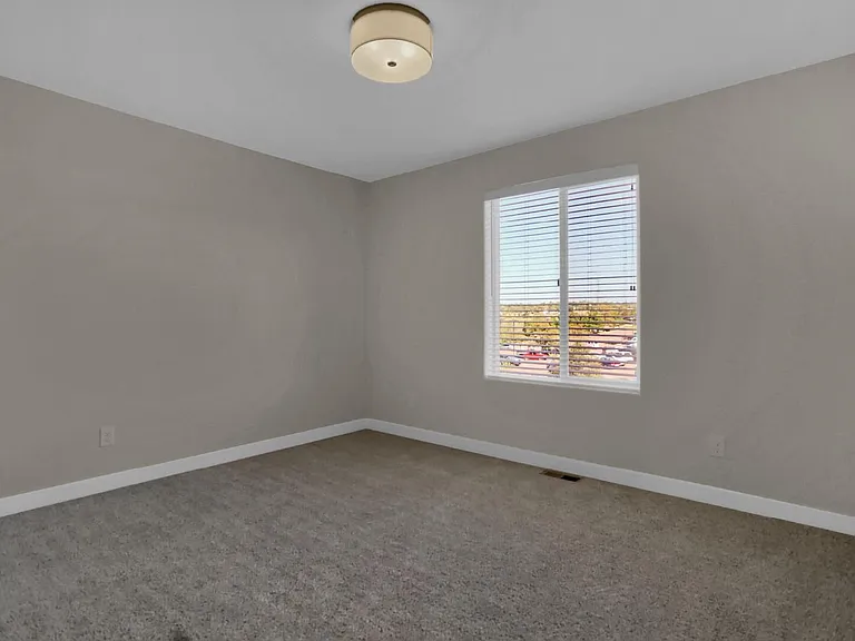 3792 Venice Grv — Photo 17