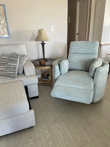 925 Iglesia Dr — Photo 11