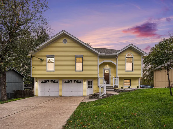 1401 NE Weddle Ln, Lees Summit, MO 64086