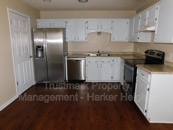 4th image of 3103 Courtney Ln APT A