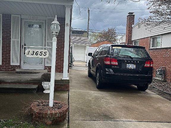 3rd image of 13655 Spruce St