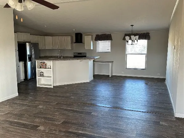 251 N Duvall St, Bonham, TX 75418