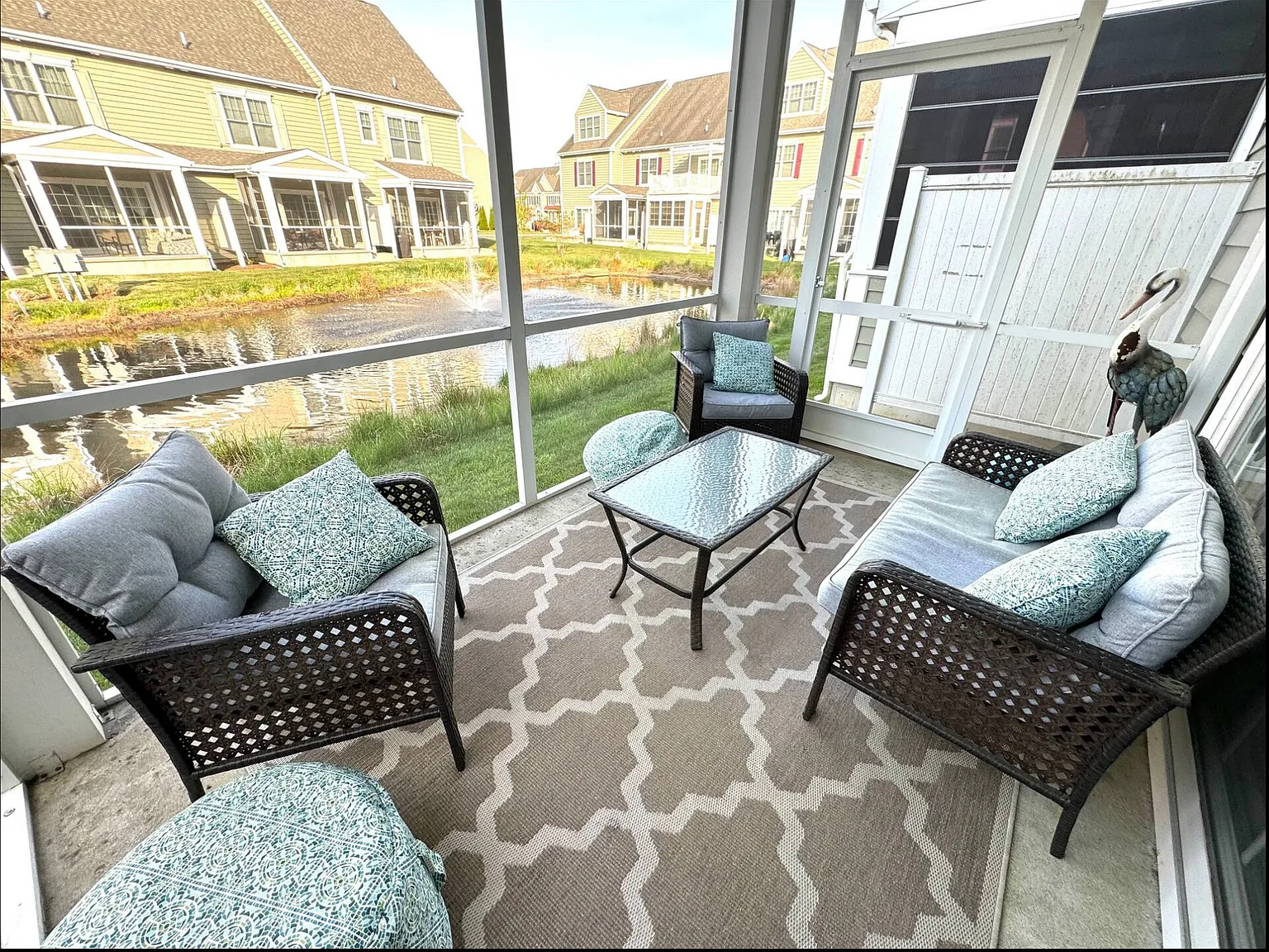 3 bed, 3.5 bath, 2048 sqft, $2,400 — Photo 3