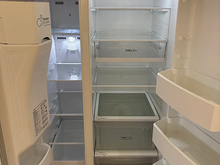 Refrigerator inside