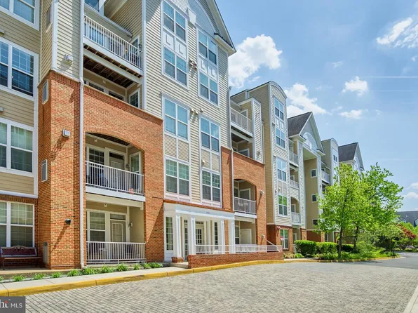 2701 Bellforest Ct APT 303, Vienna, VA 22180