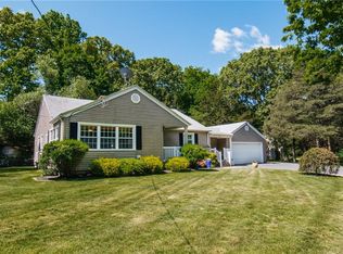 75 Quaker Ln, West Warwick, RI 02893