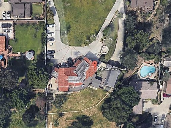 2nd image of 1504 E Dexter St