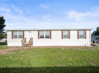 8 Dogwood Ln, Williamson, NY 14589