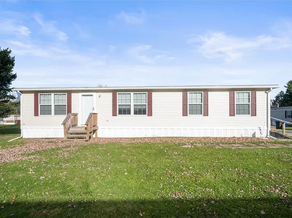 8 Dogwood Ln, Williamson, NY 14589