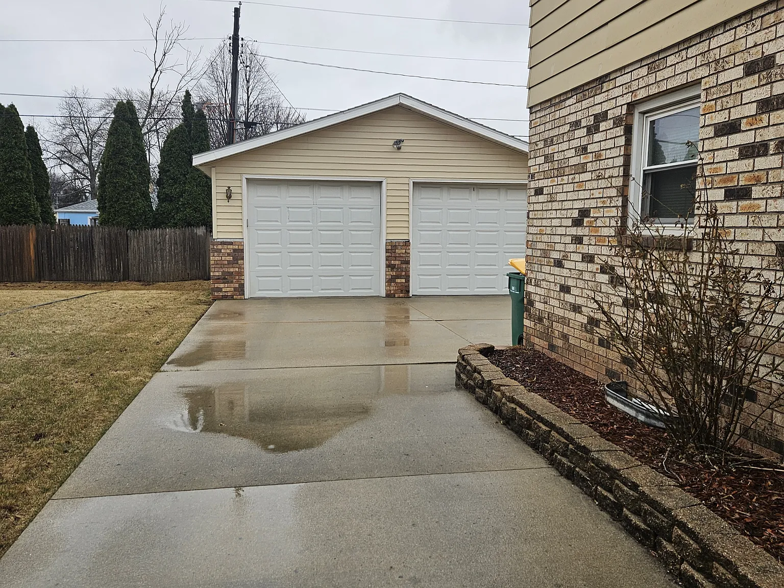 3 bed, 1200 sqft, $1,300 — Photo 2
