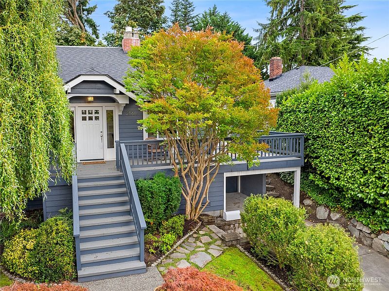 3rd image of 2568 28th Avenue W