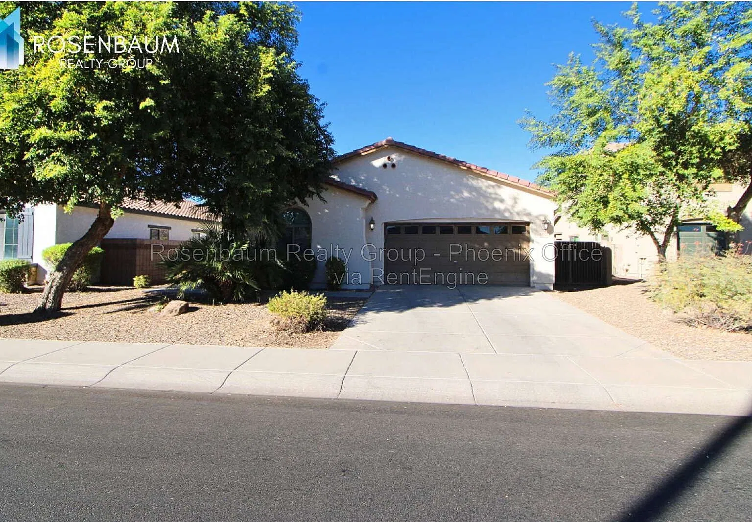 3 bed, 2.0 bath, 1972 sqft, $2,399 — Photo 2