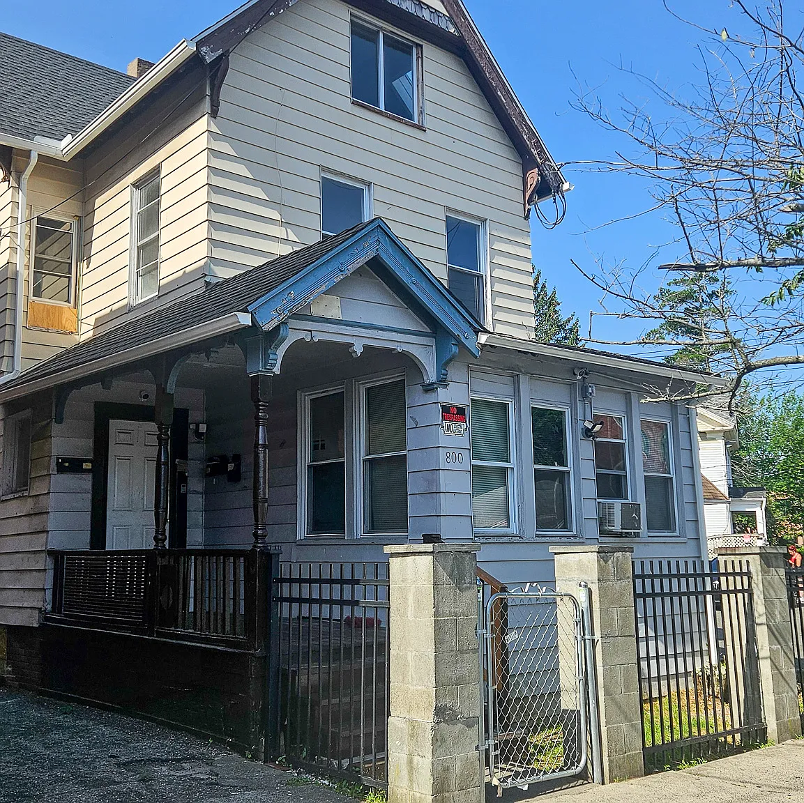 3 bed, 850 sqft, $1,795 — Photo 1